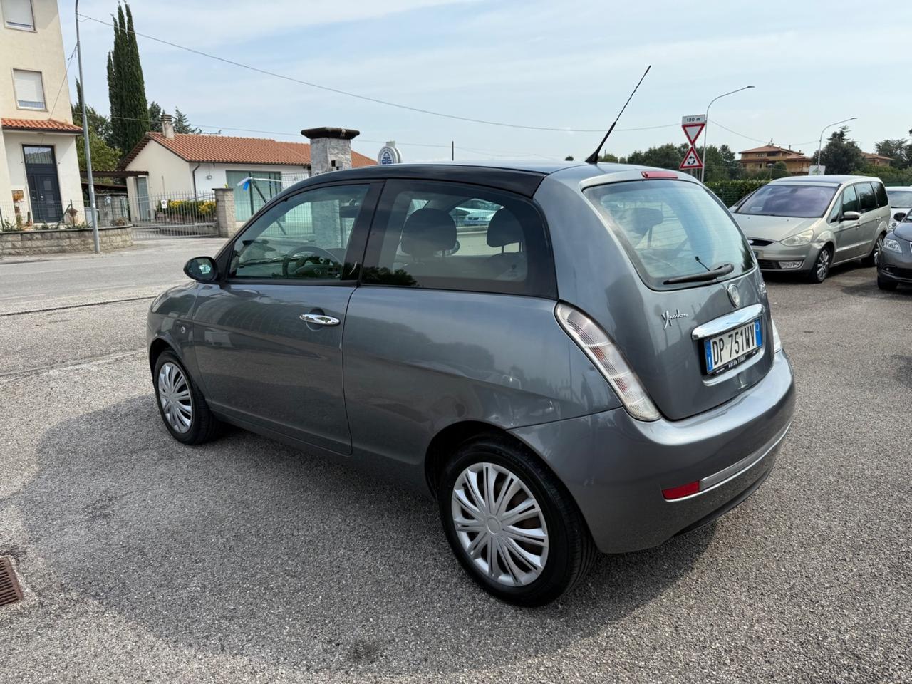 Lancia Ypsilon 1.3 MJT 75 CV Argento