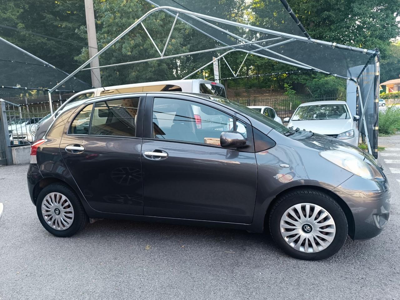 Toyota Yaris 1.3 AUTOMATICA M-MT Sol 2 TRENI GOMME