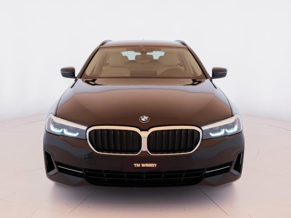 BMW 518d Touring mhev 48V auto