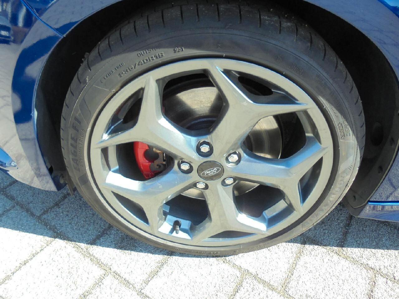 Ford Focus ST 18" NAVY SENS PARK CRUISE CONTROL RETROCAMERA SEDILI PELLE/TESSUTO FORD SYNC 3