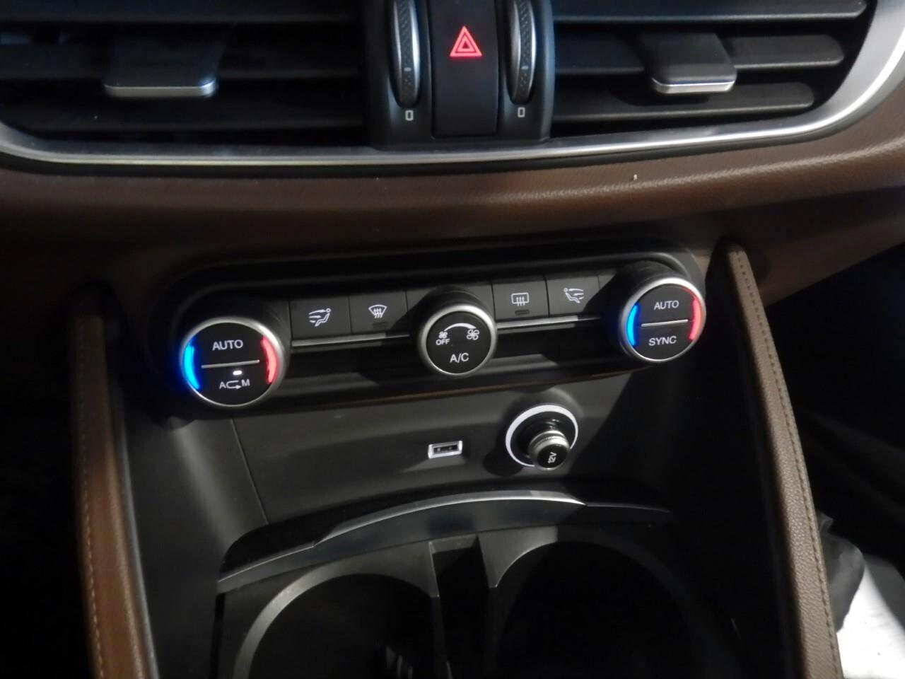 Alfa Romeo Stelvio 2.2 Turbodiesel 180 CV AT8 Q4 Business