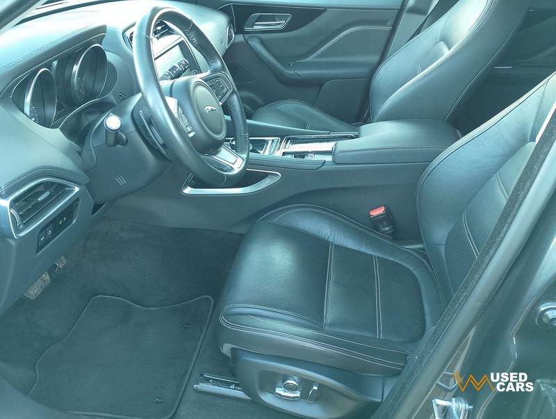 Jaguar F-Pace F-Pace 2.0 D 180 CV AWD aut. Chequered Flag