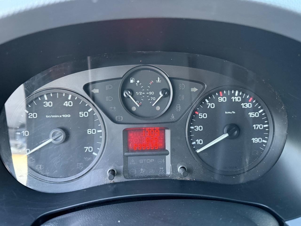 Peugeot Partner 1.6 HDI PASSO LUNGO 3 POSTI