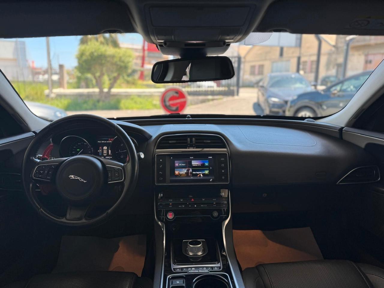 Jaguar XE 2.0 D Turbo 180CV aut. Portfolio
