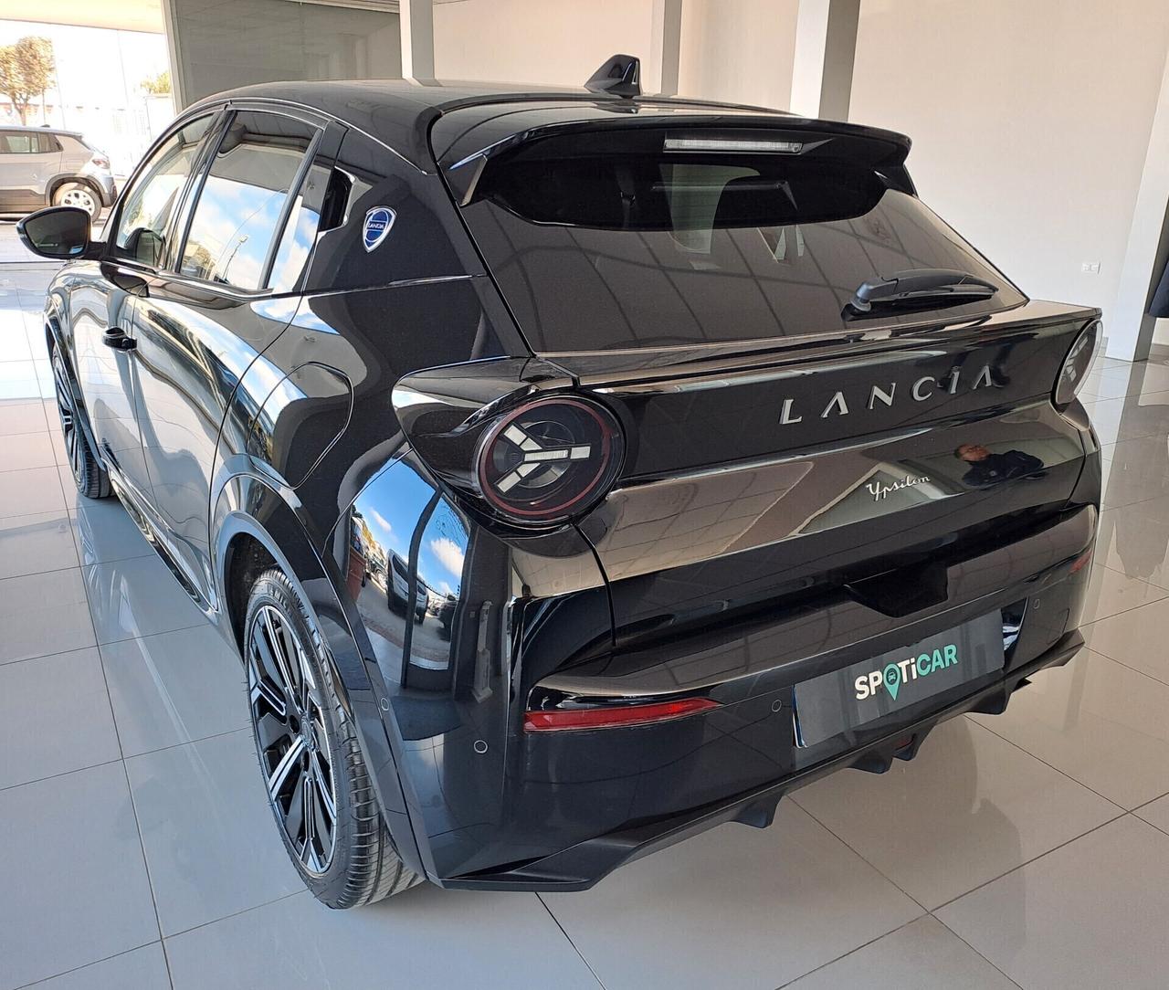 Lancia Ypsilon Hybrid 1.2 Benz Edizione Cassina 2025