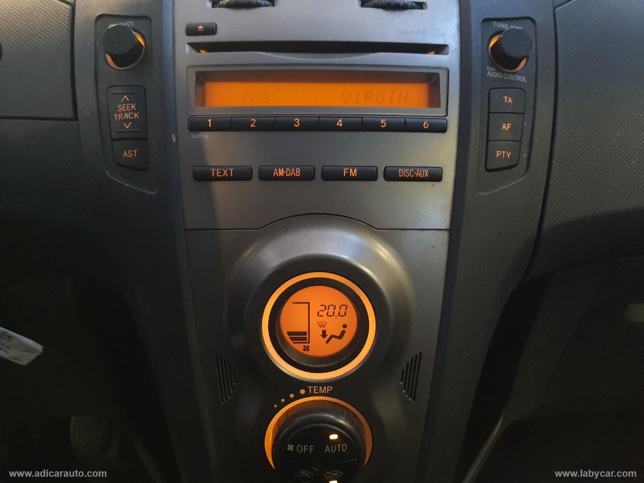 TOYOTA Yaris 1.3 5p. Sol