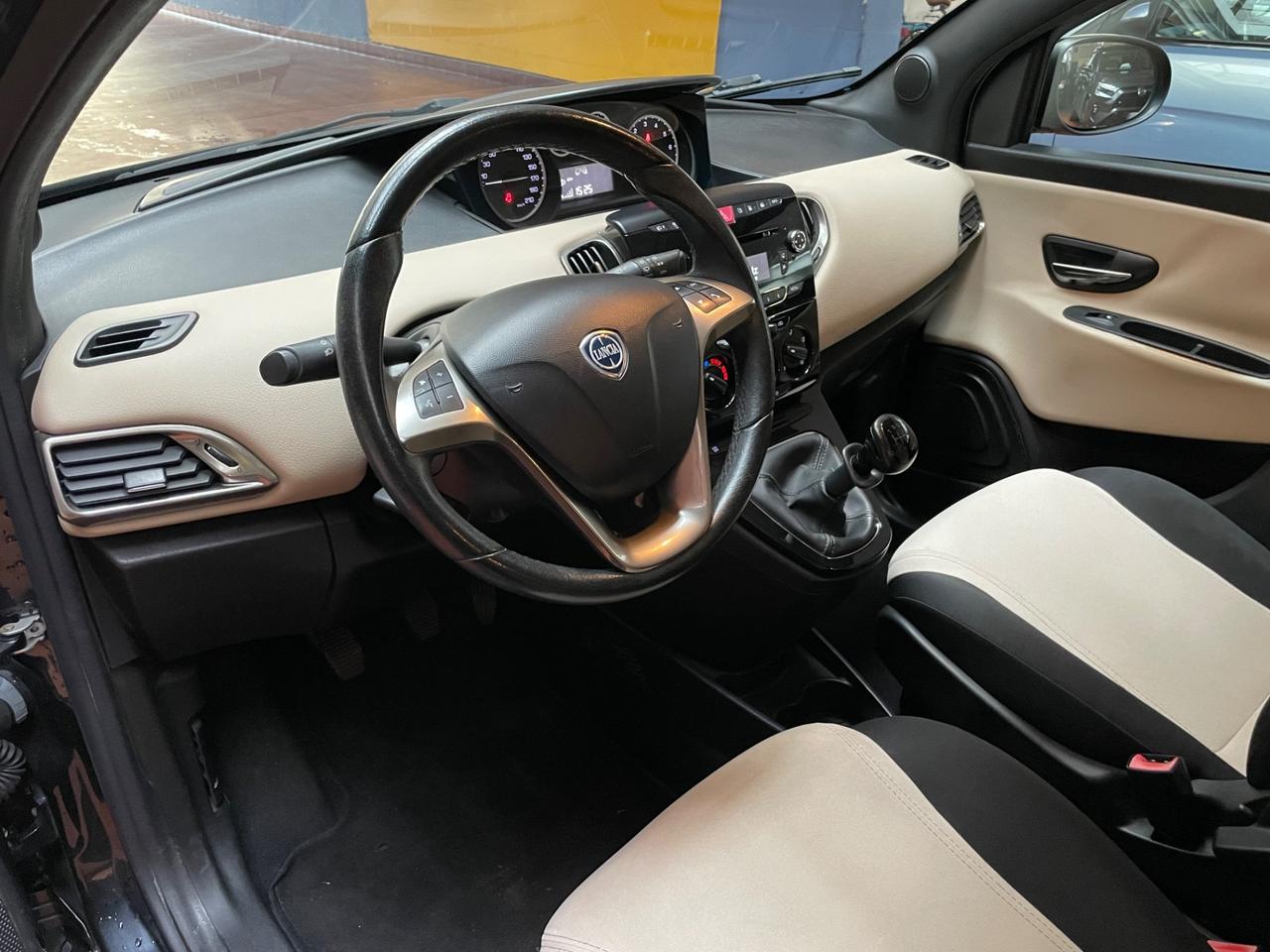 Lancia Ypsilon 0.9 Neopatentati Euro 5