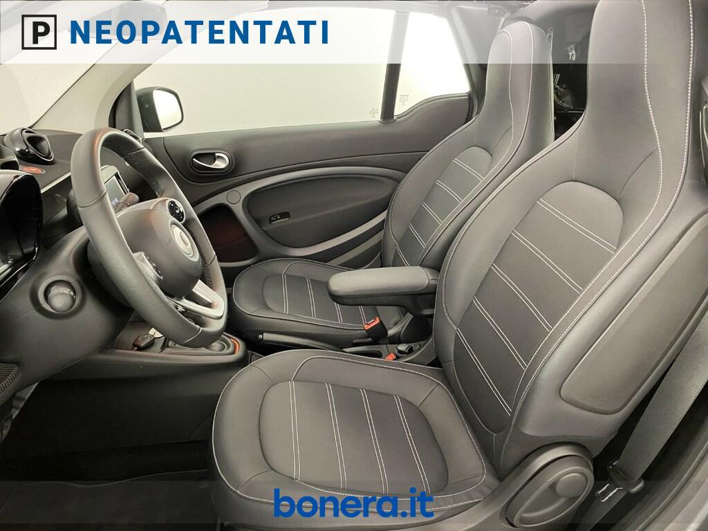 Smart fortwo cabrio 4,6kW EQ suitegrey-grey
