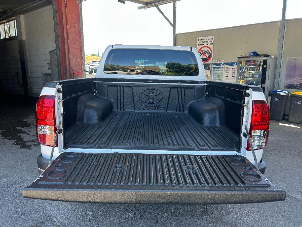TOYOTA - Hilux 2.4 d-4d 4x4 EXECUTIVE TELECAMERA