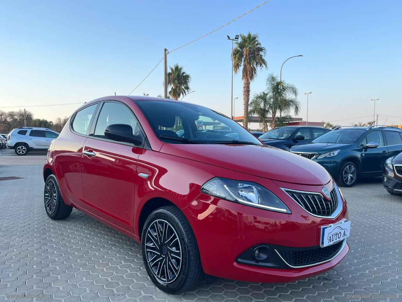 LANCIA Ypsilon 1.0 FireFly 5p.S&S Hybrid Silver Vecchio proprietario privato NO EX NOLEGGIO