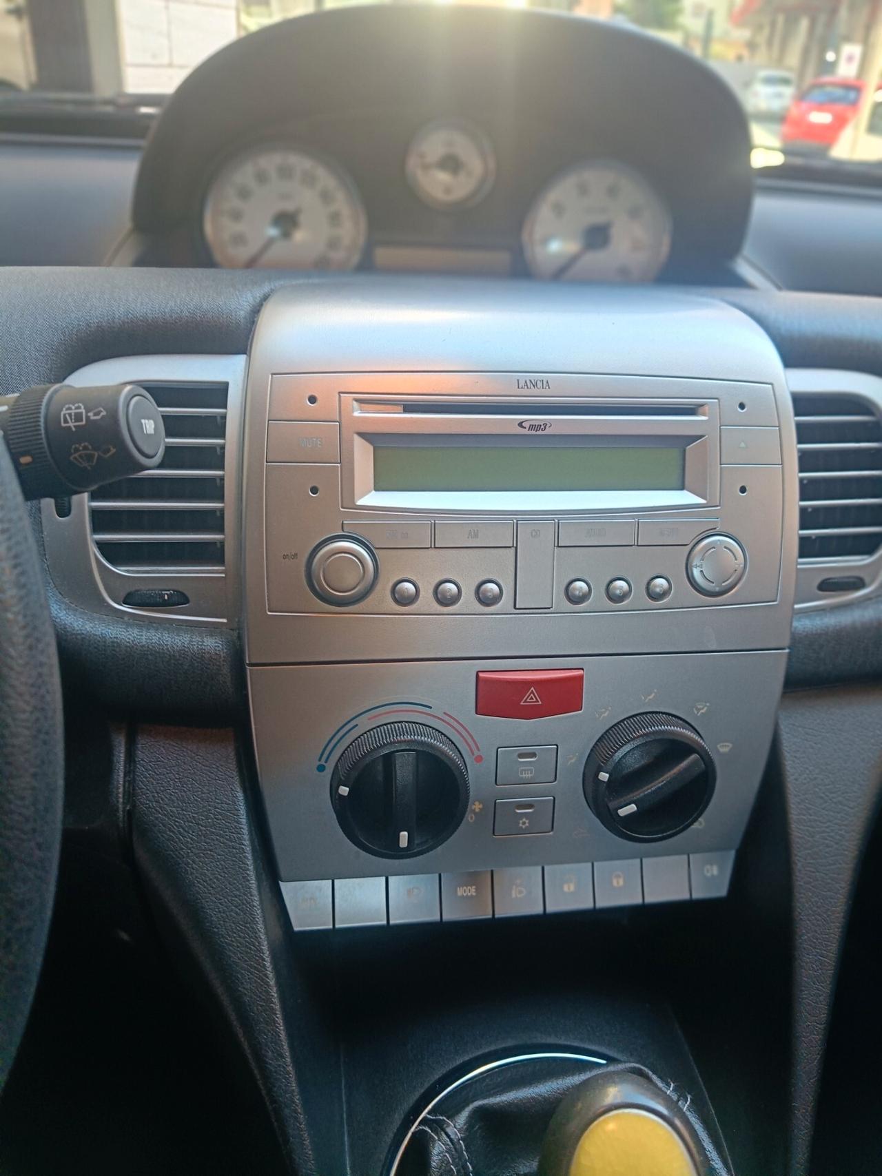 LANCIA YPSILON -IMPECCABILE-NEOPATENTATI-Euro4690-