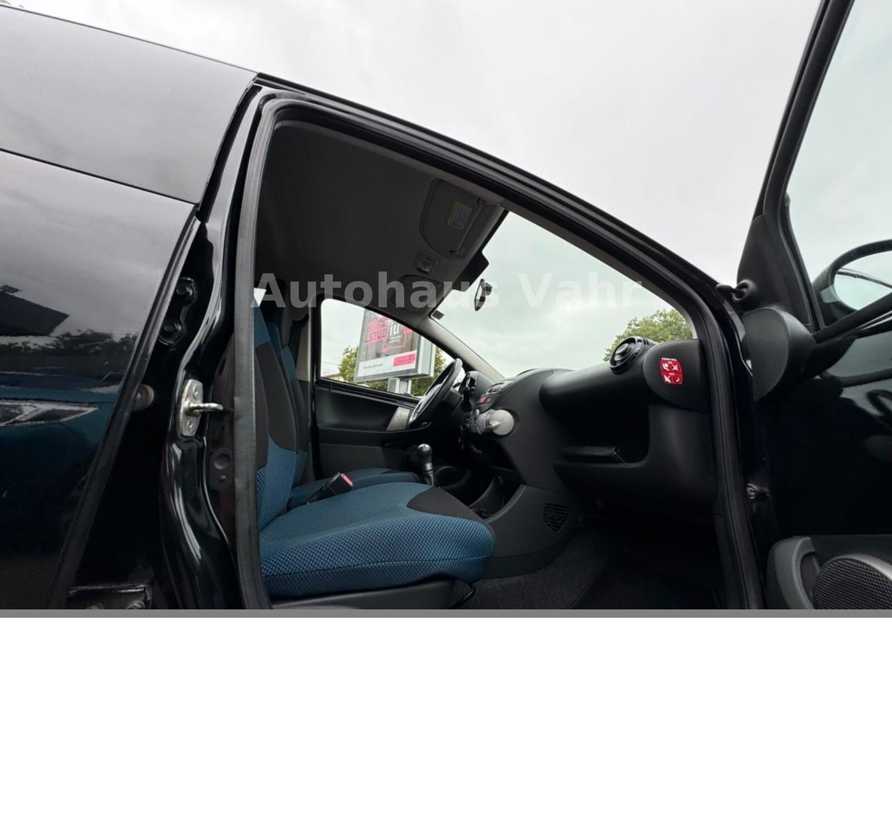 Toyota Aygo 1.0 -i 5 porte Lounge Connect - NEOPATENTATI -