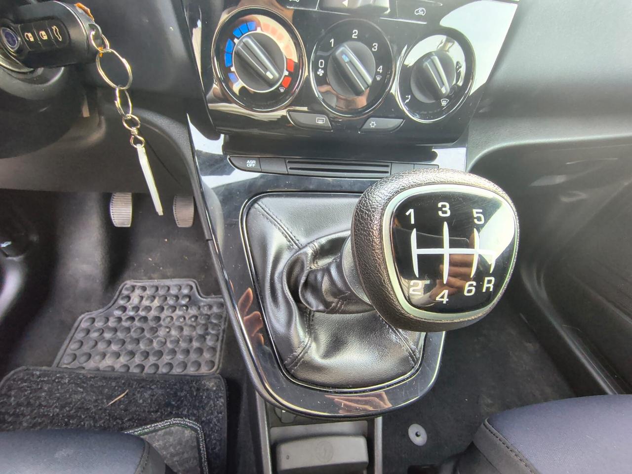 Lancia Ypsilon 1.0 FireFly 5 porte S&S Hybrid Platino