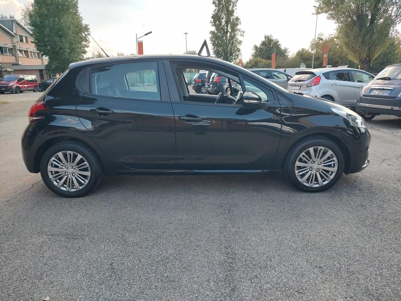 Peugeot 208 PureTech 68 5 porte Active, BENZINA\GPL, OK NEOPATENTATI, GARANZIA L.12 MESI