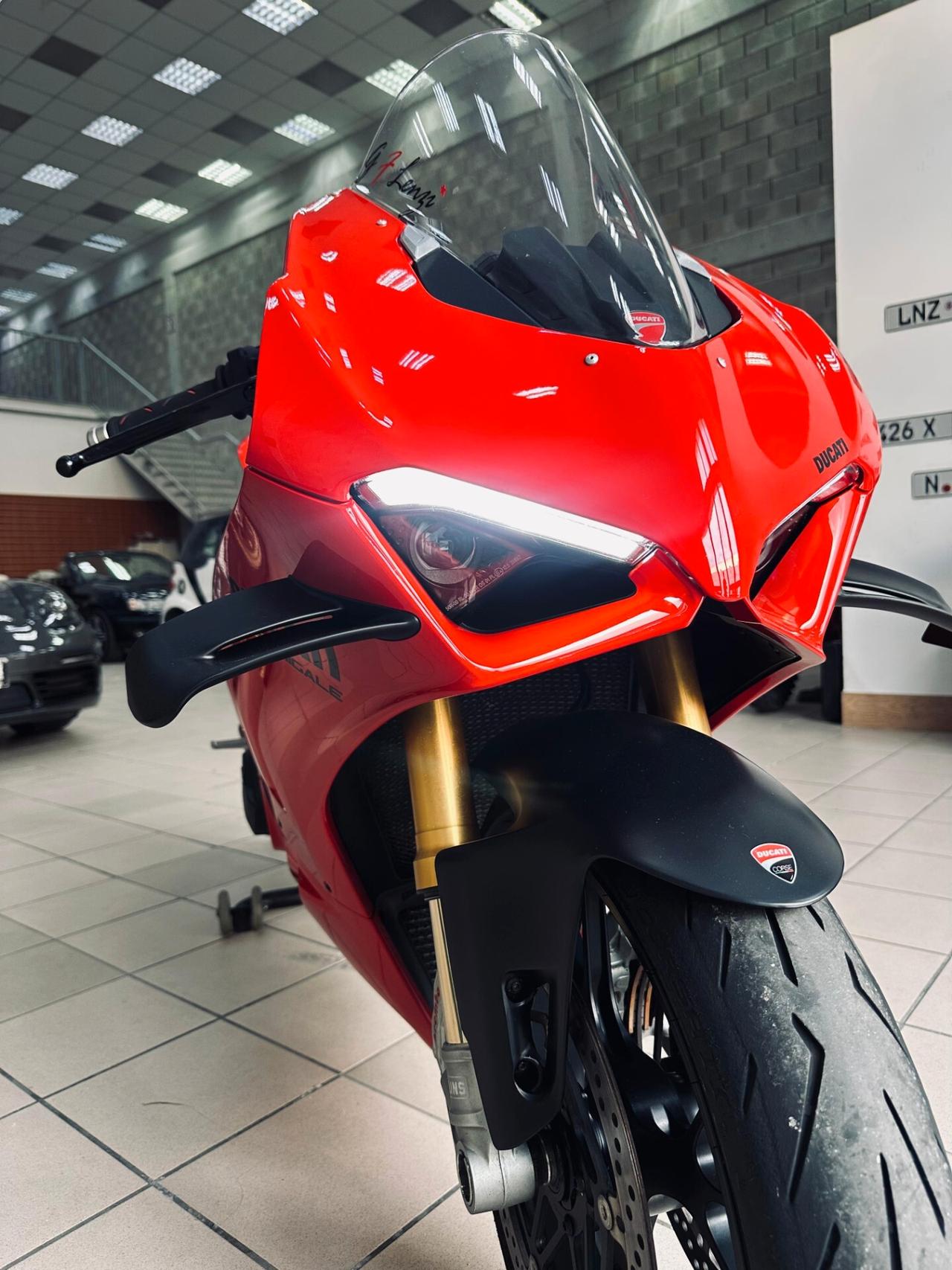 Ducati Panigale V4S - FULL AKRAPOVIC