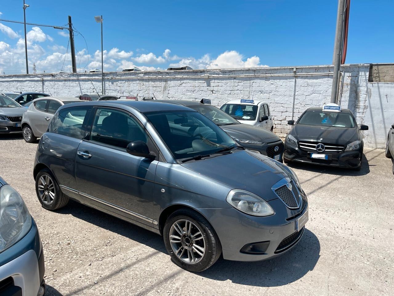 Lancia Ypsilon 1.3 MJT 75 CV Unyca