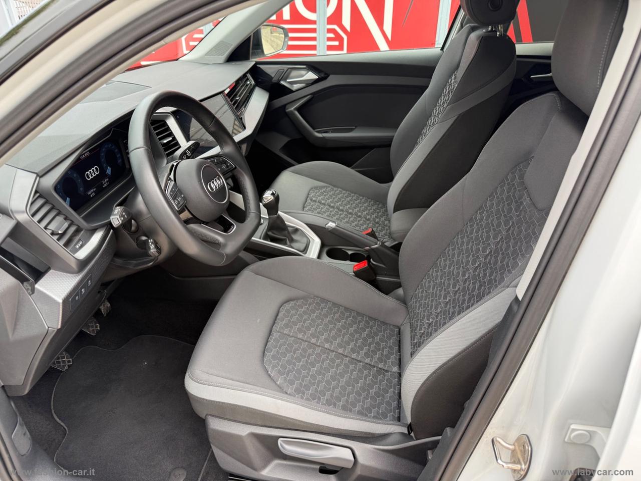 AUDI A1 SPB 30 TFSI Identity Black / S line edition