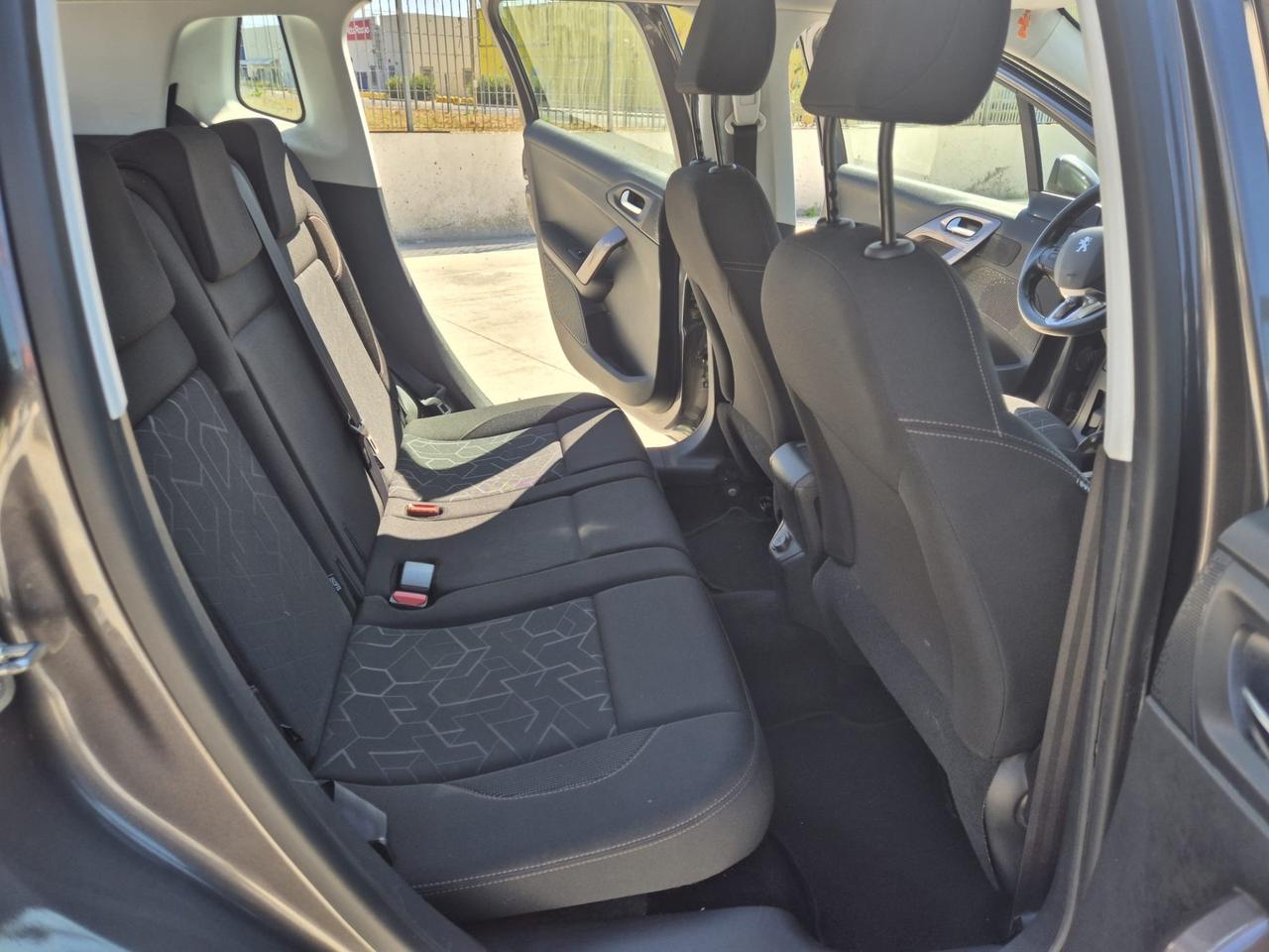 Peugeot 2008 BlueHDi 100 Allure