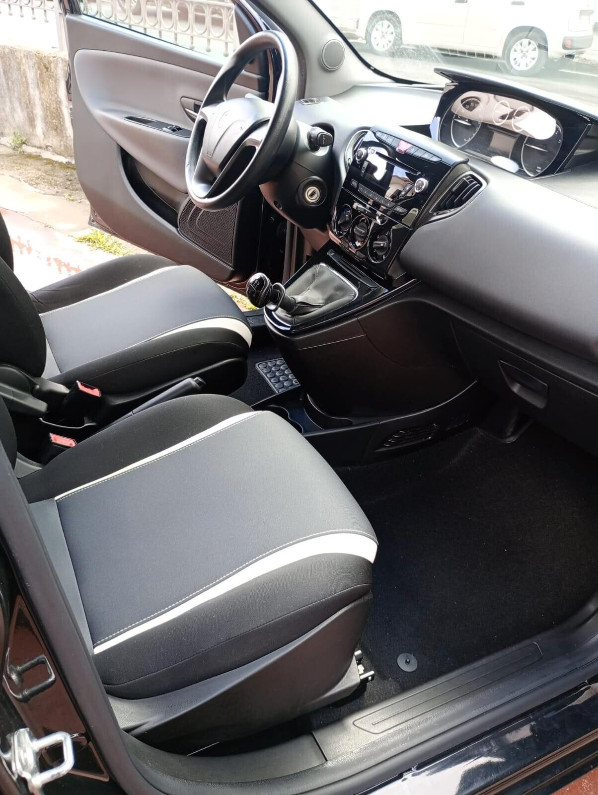 Lancia Ypsilon 1.2 69 CV 5 porte Elefantino