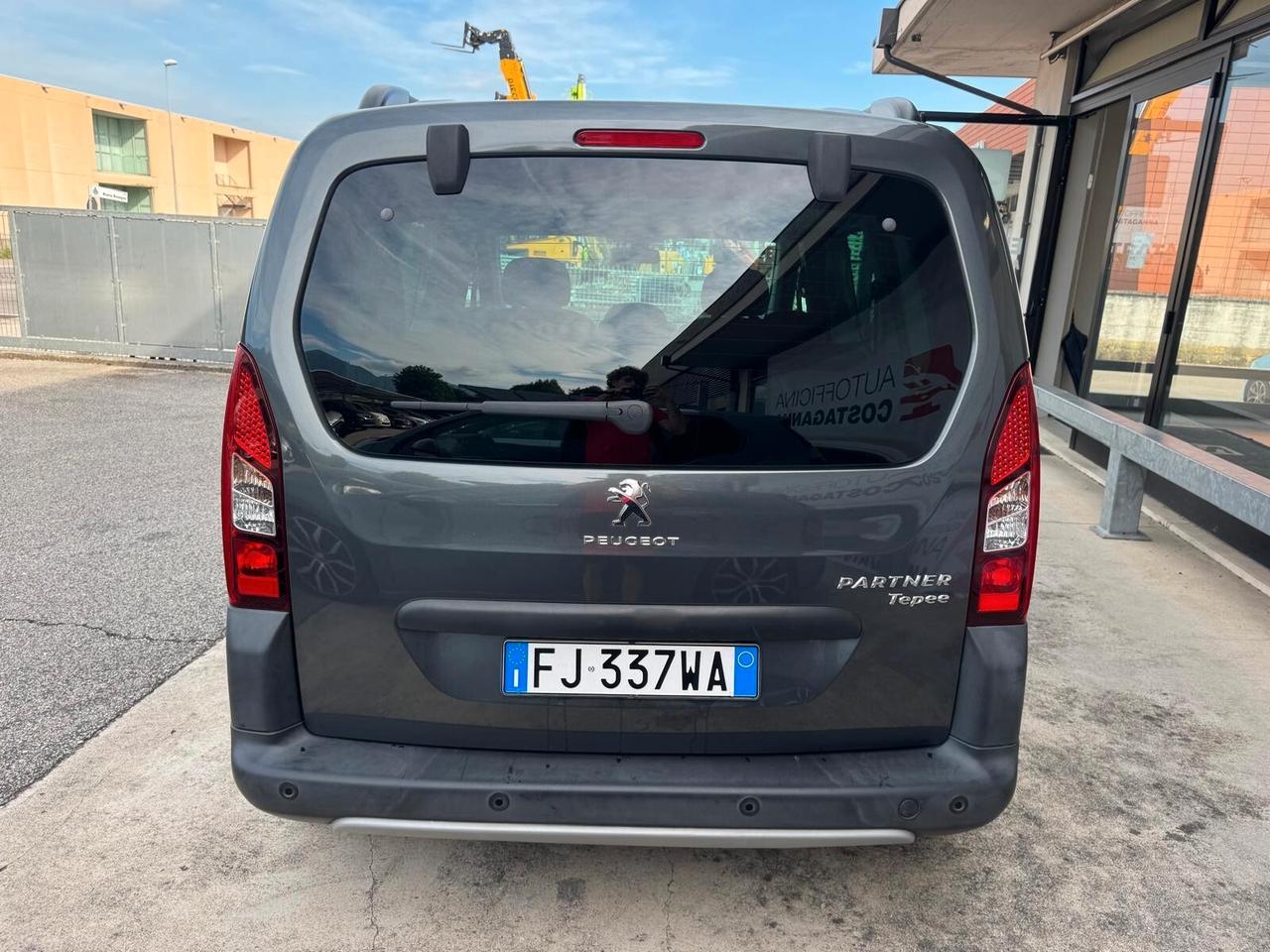 Peugeot Partner Tepee BlueHDi 100 Outdoor