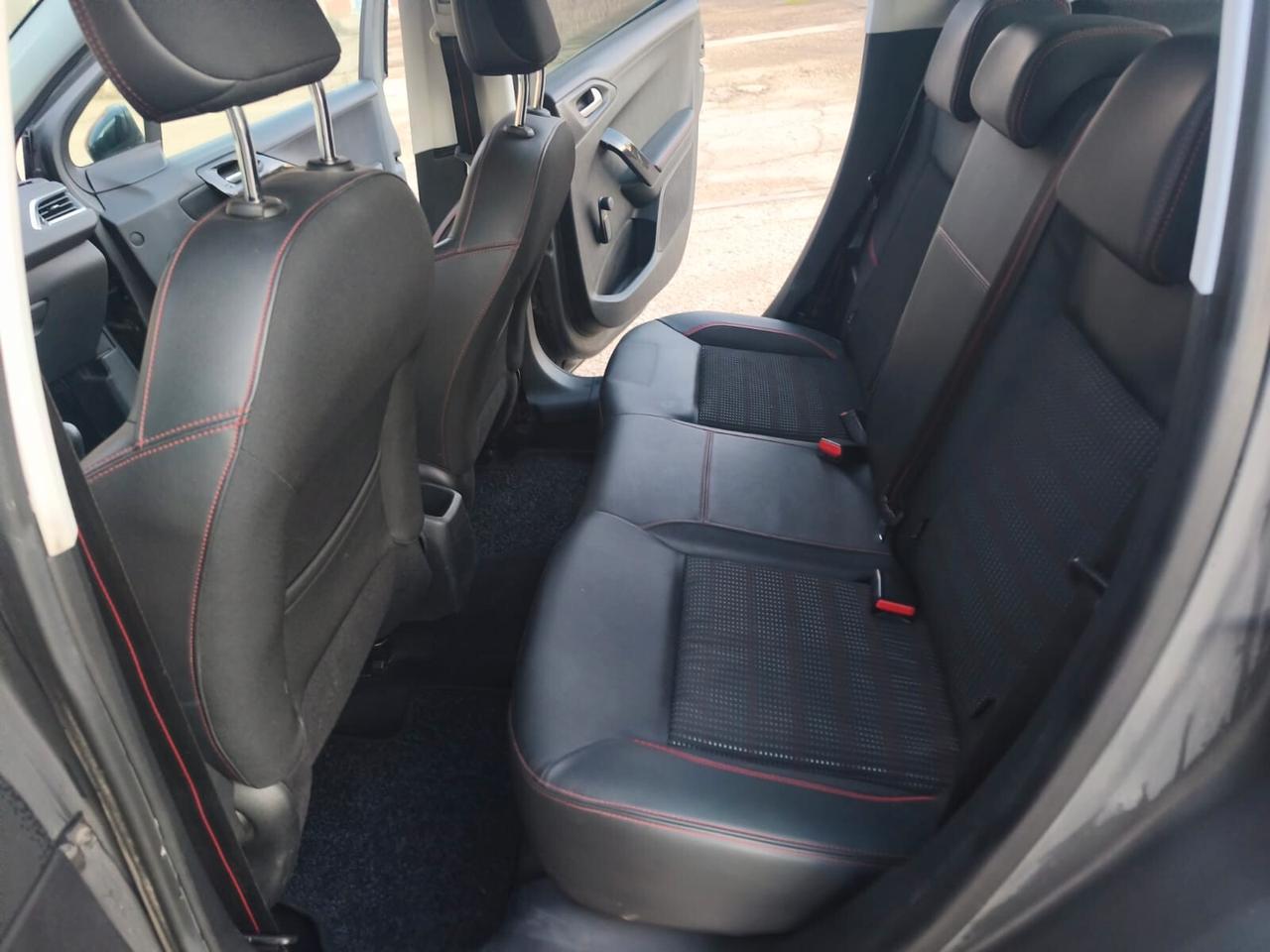 Peugeot 208 GT 2016----1.2 Benzina