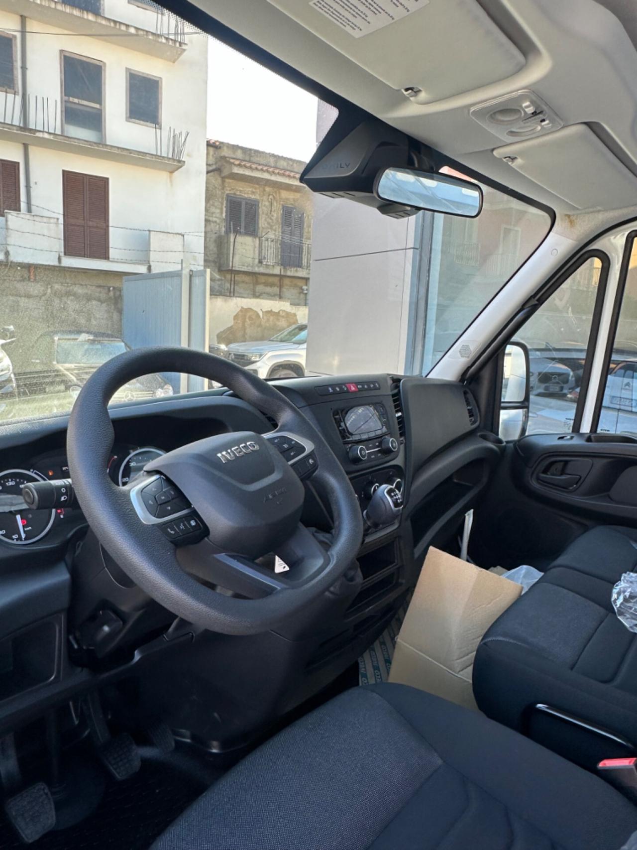 Iveco Daily 35C16H 3.0 160cv cassone ribaltabile - prezzo €41.000 più iva