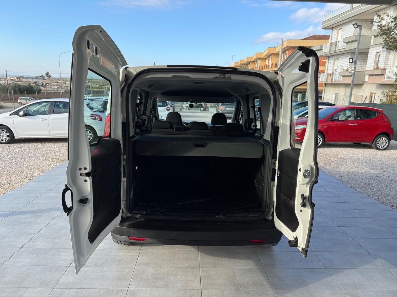 Fiat Doblo 1.3 MJT 5 POSTI AUTOCARRO