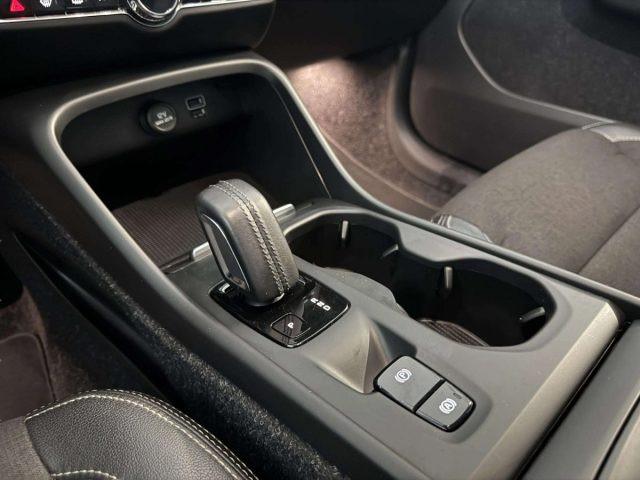 VOLVO XC40 T3 MOMENTUM PRO AUTOMATICA