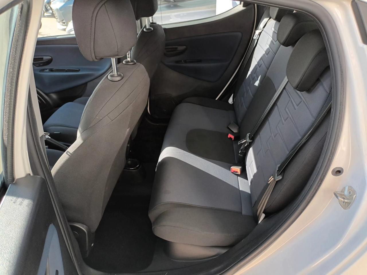 Lancia Ypsilon 1.0 PLATINO Hybrid 70 CV