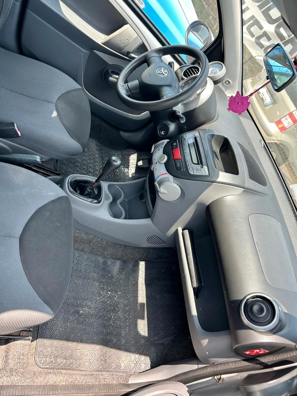 Toyota Aygo 1.0 12V VVT-i 5 porte Sol