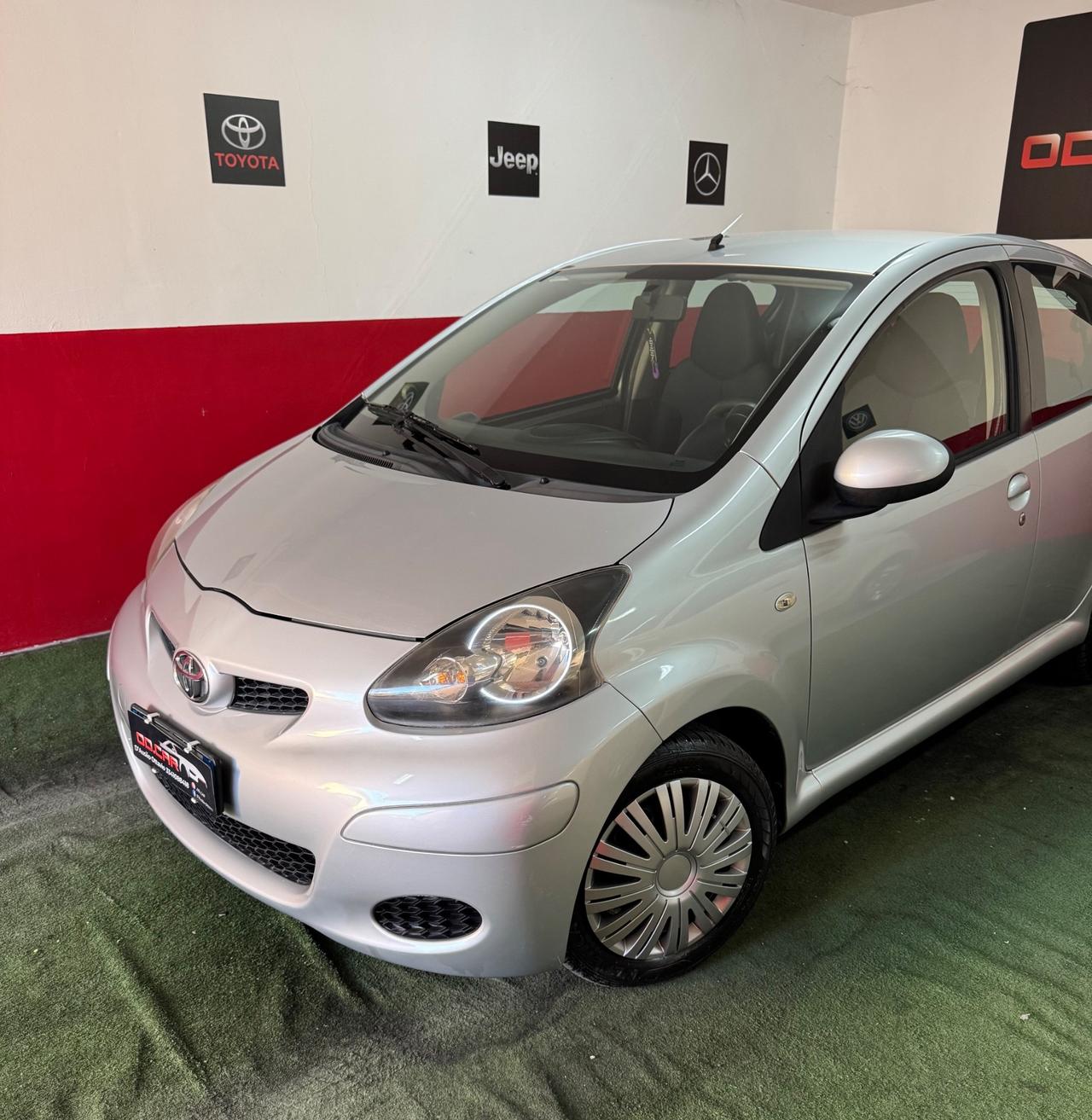 Toyota Aygo 1.0 12V VVT-i 5 porte Sol