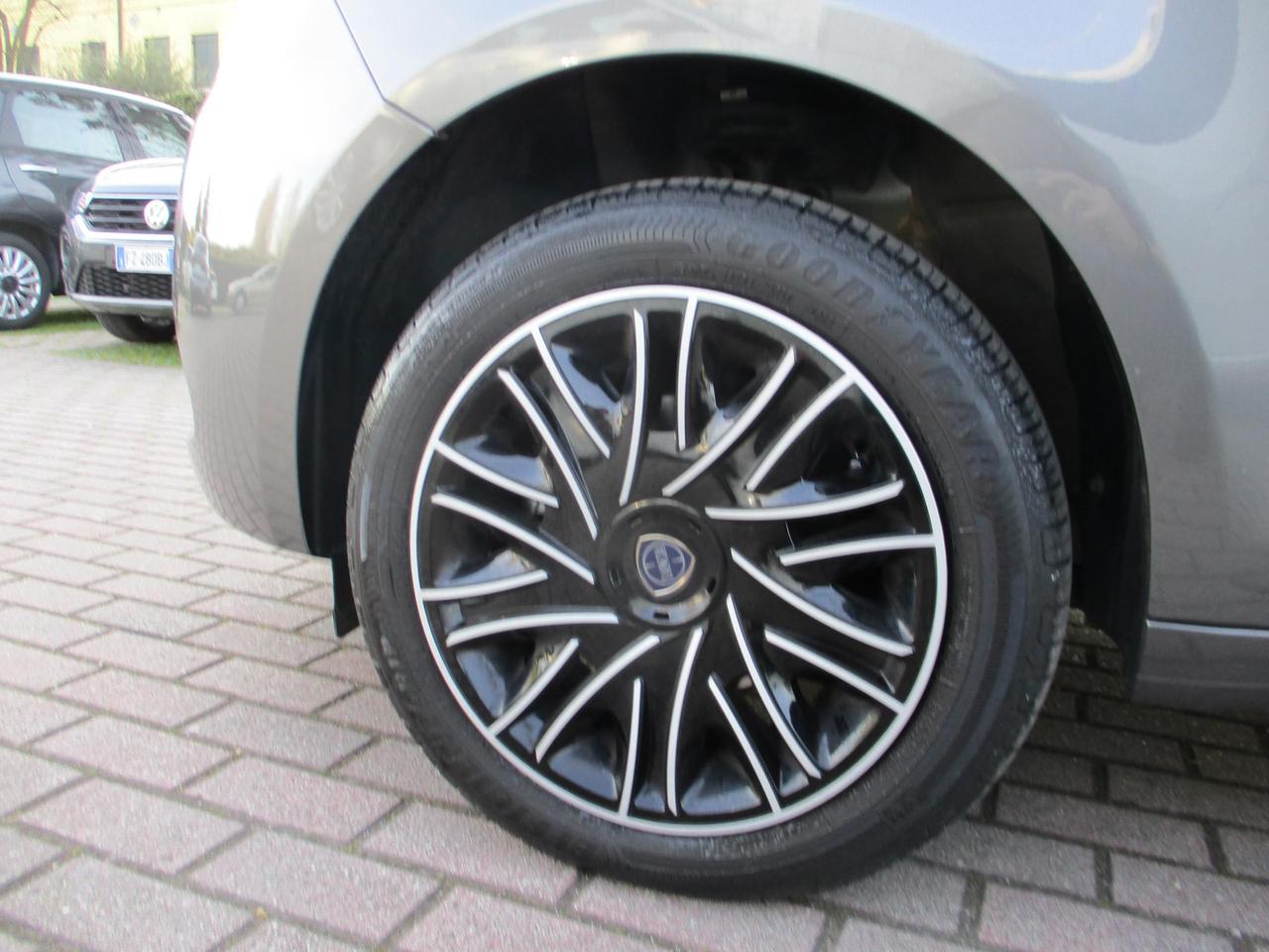 Lancia Ypsilon 1.0 Hybrid Silver Plus - Ok Neopat./Bluetooth