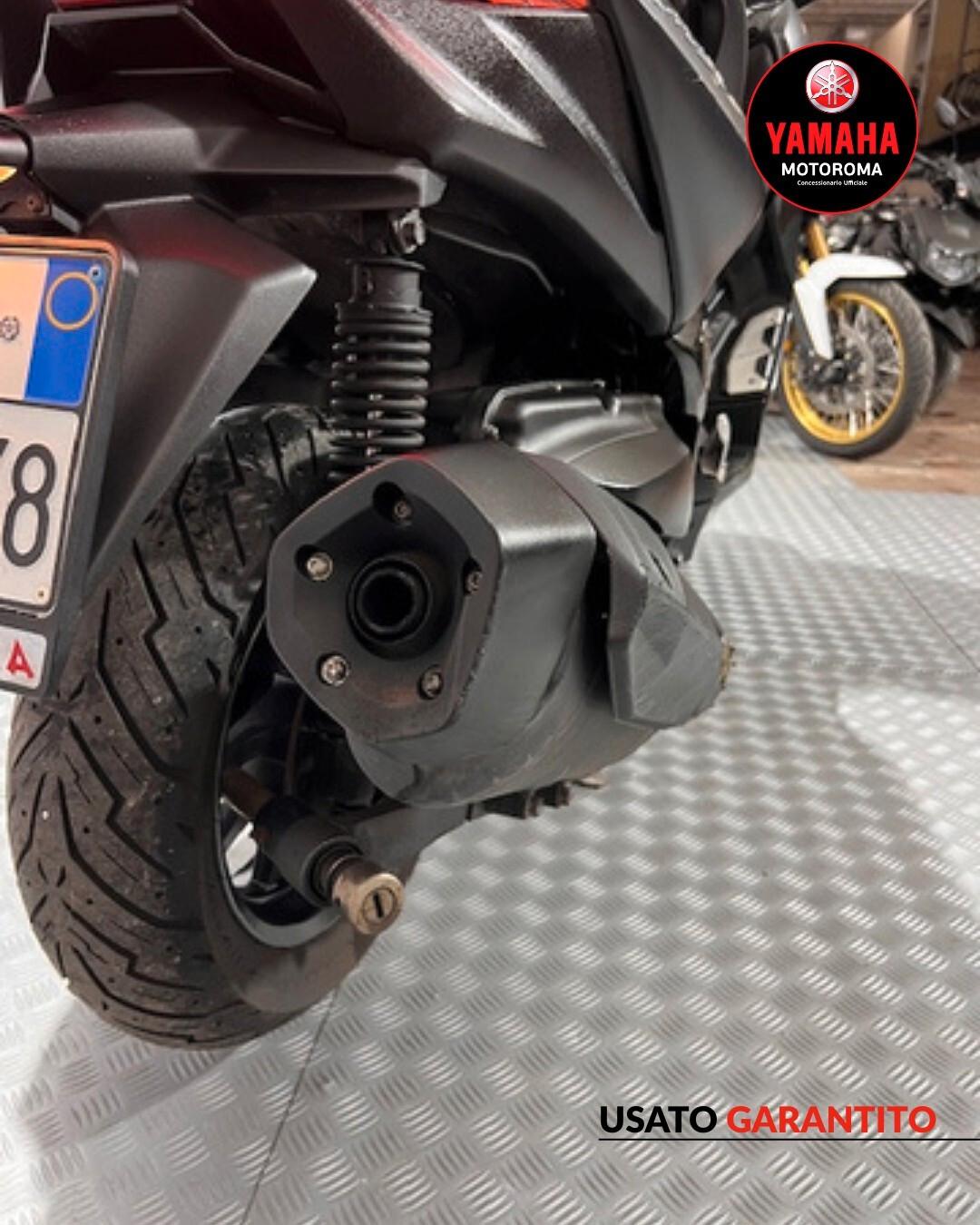 Yamaha X-Max 400 IRON MAX