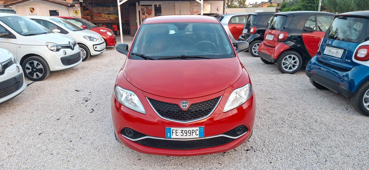 Lancia Ypsilon 1.2 69 CV 5 porte Silver
