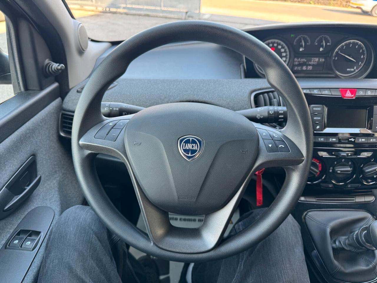 Lancia Ypsilon 1.0 FireFly 5 porte S&S Hybrid Ecochic Silver