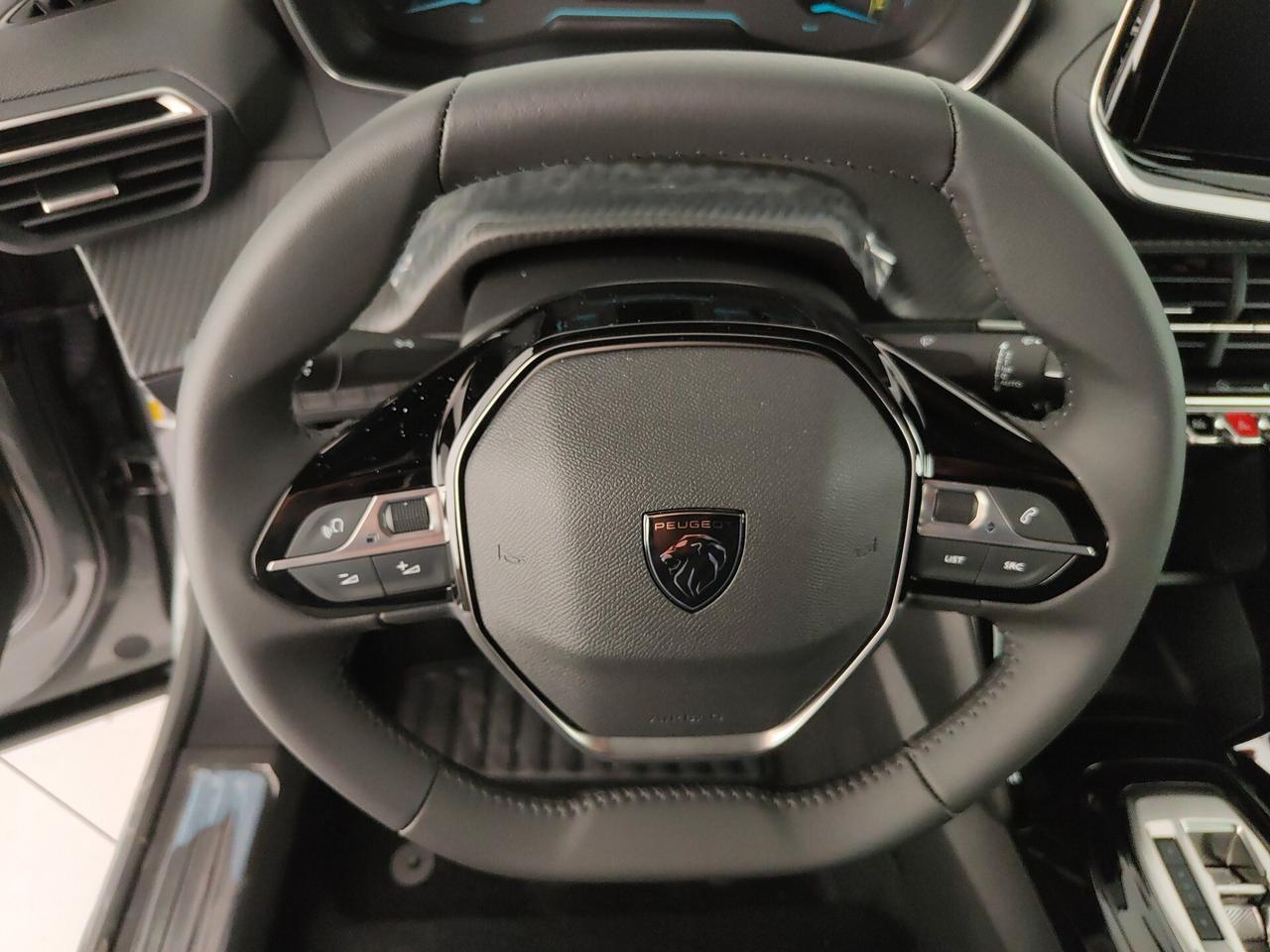 Peugeot 2008 motore elettrico 136 CV Active