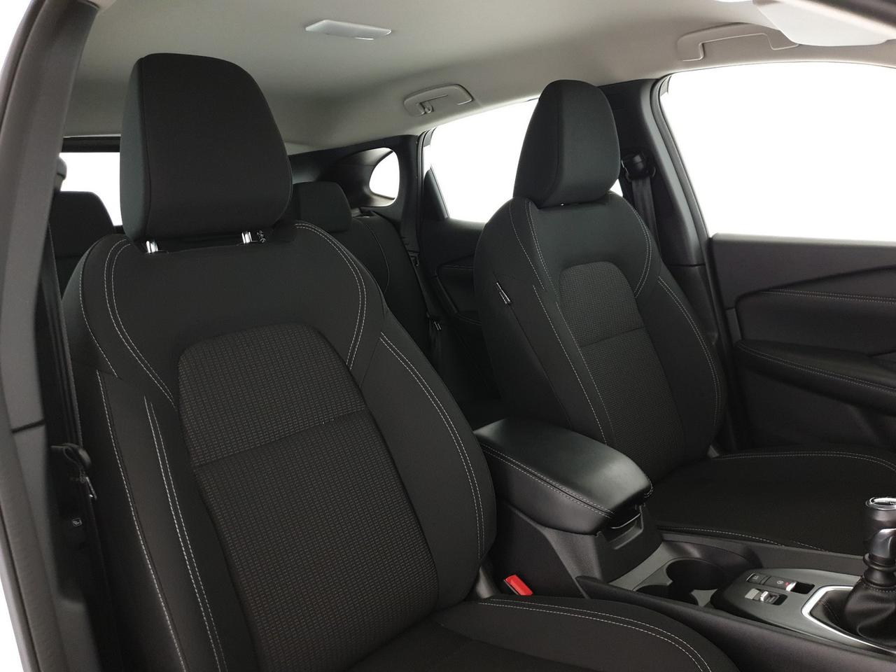 Nissan Qashqai 1.3 mhev acenta 2wd 140cv Autocarro