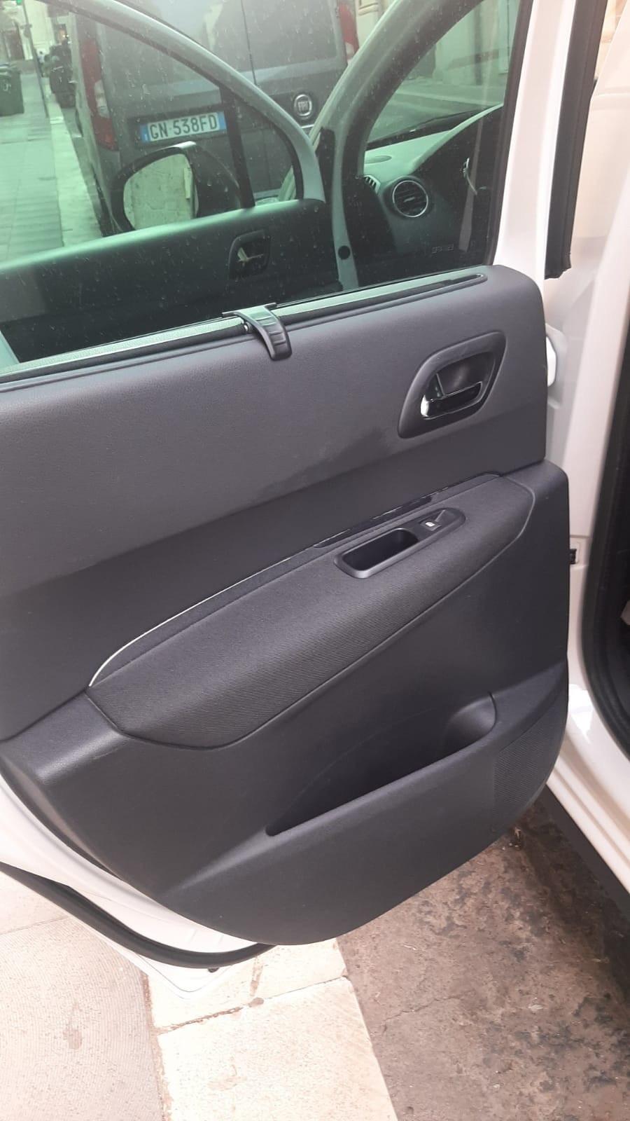 Peugeot 3008 1.6 HDi 112CV Access