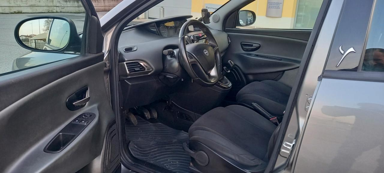 Lancia Ypsilon Benzina cc. 1.242 - 5 Porte 5 Posti UTILIZZABILE ANCHE PER I NEOPATENTATI.