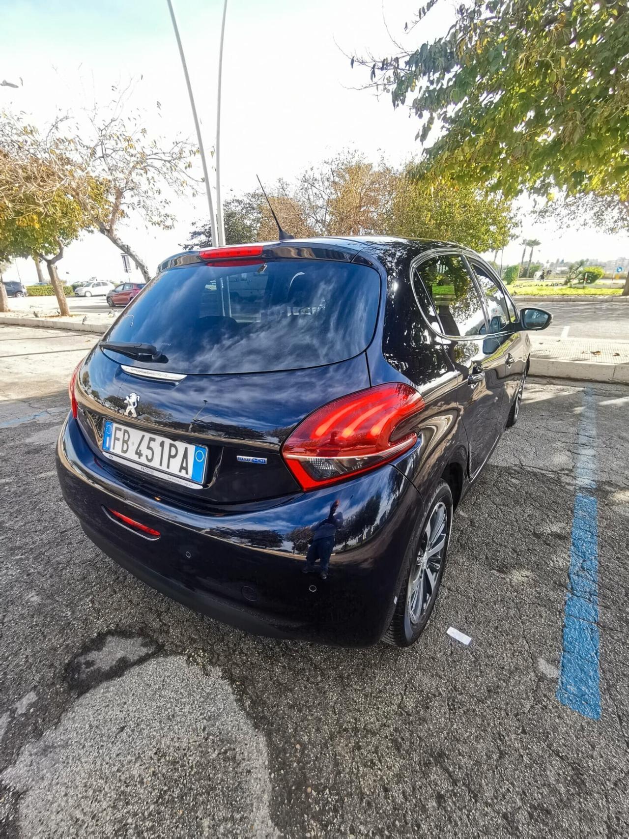 Peugeot 208 BlueHDi 100 5 porte Allure 11/2015