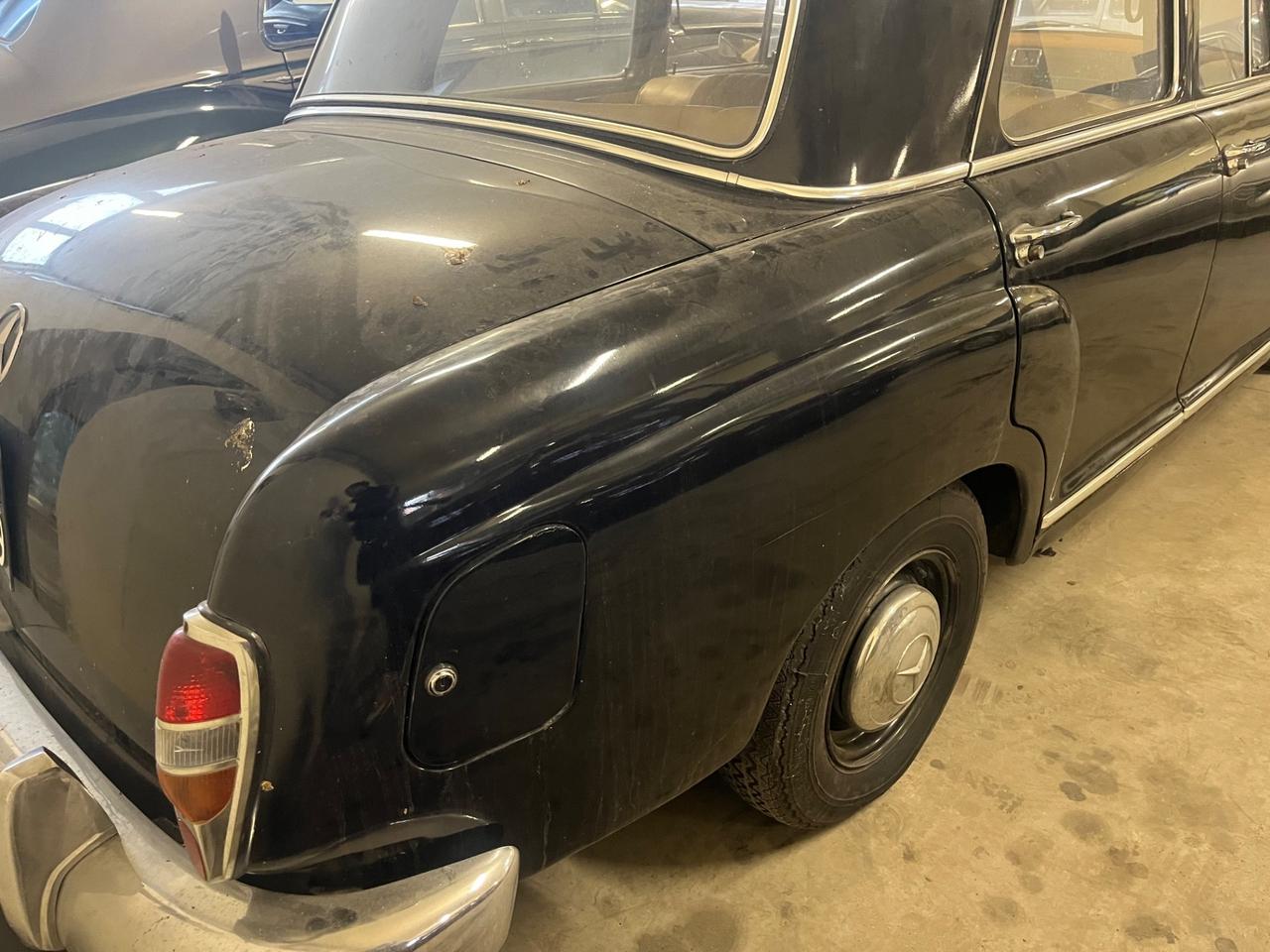 Mercedes 180 Ponton Bauletto