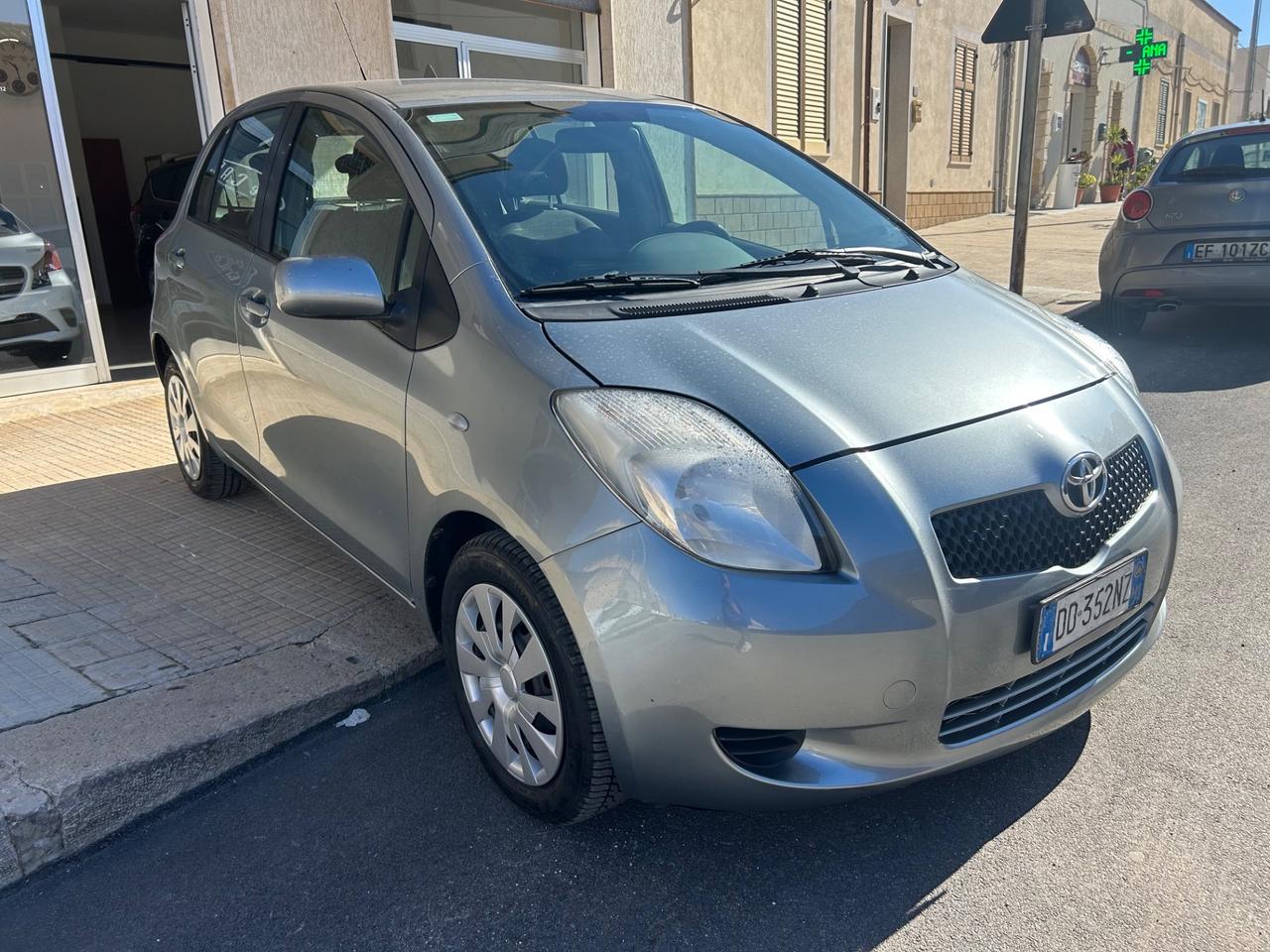 Toyota Yaris 1.0 5 porte Sol