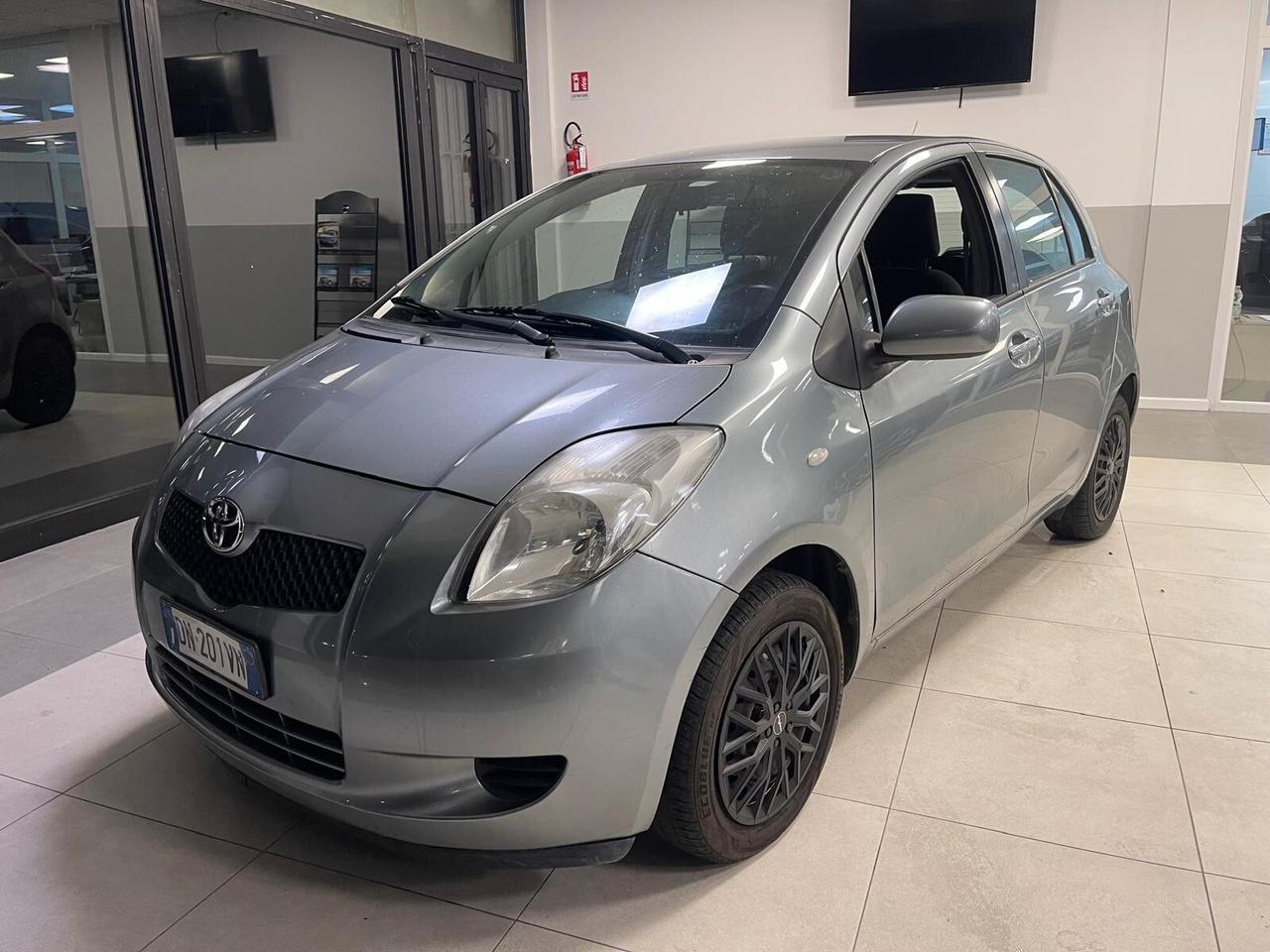 Toyota Yaris 1.0 5 porte Sol