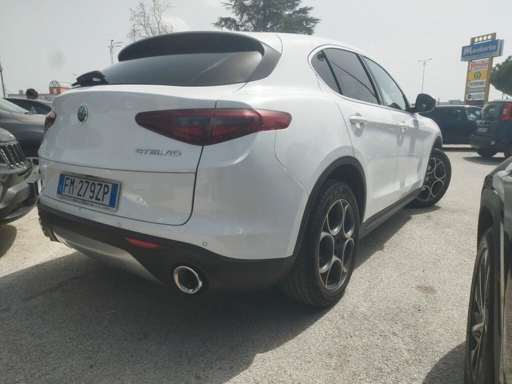 Alfa Romeo Stelvio 2.2 Turbodiesel 210 CV AT8 Q4 Super