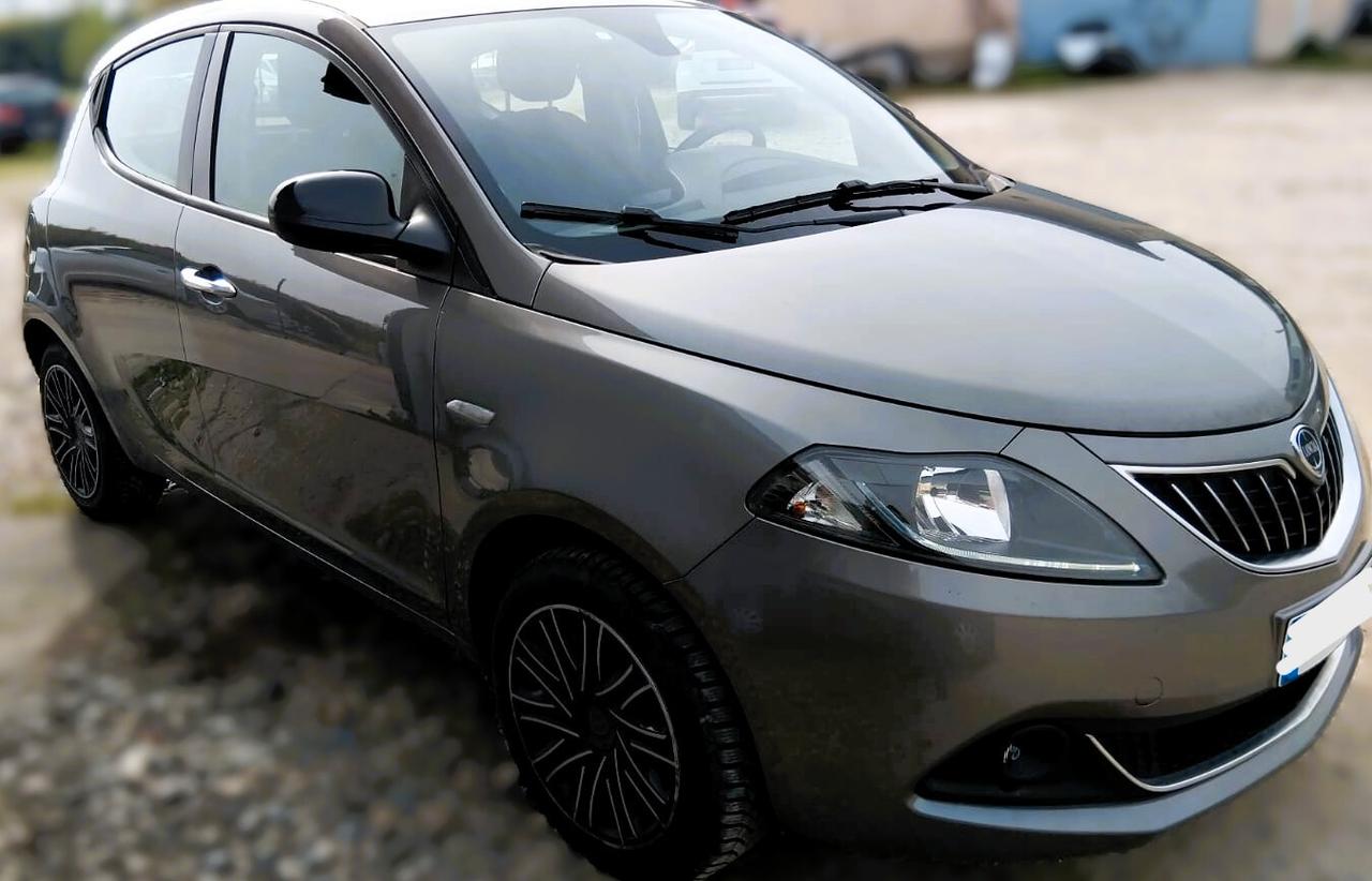 Lancia Ypsilon 1.0 FireFly 5 porte S&S Hybrid Silver