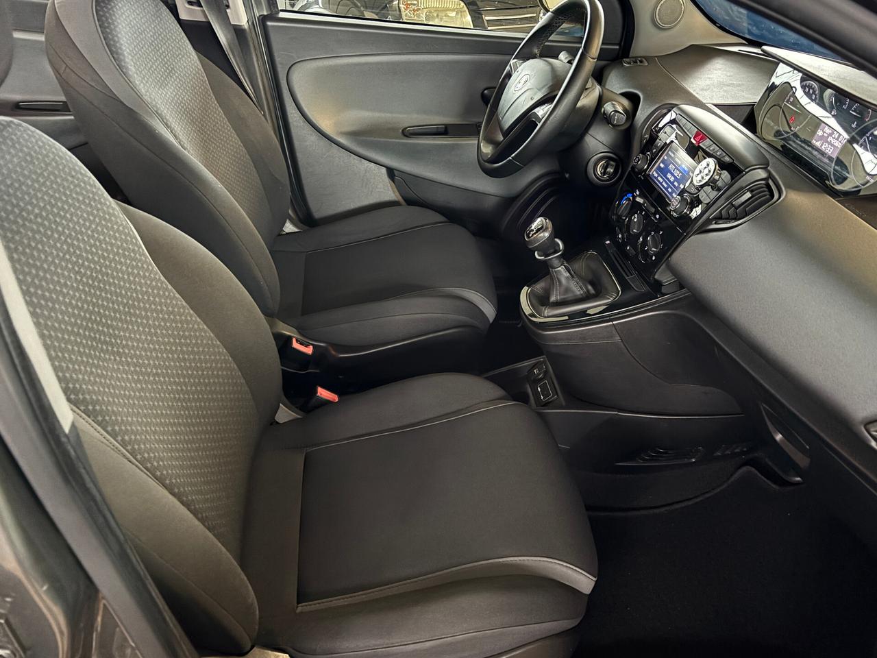 Lancia Ypsilon 0.9 TwinAir 85 CV Metano Ecochic Platinum