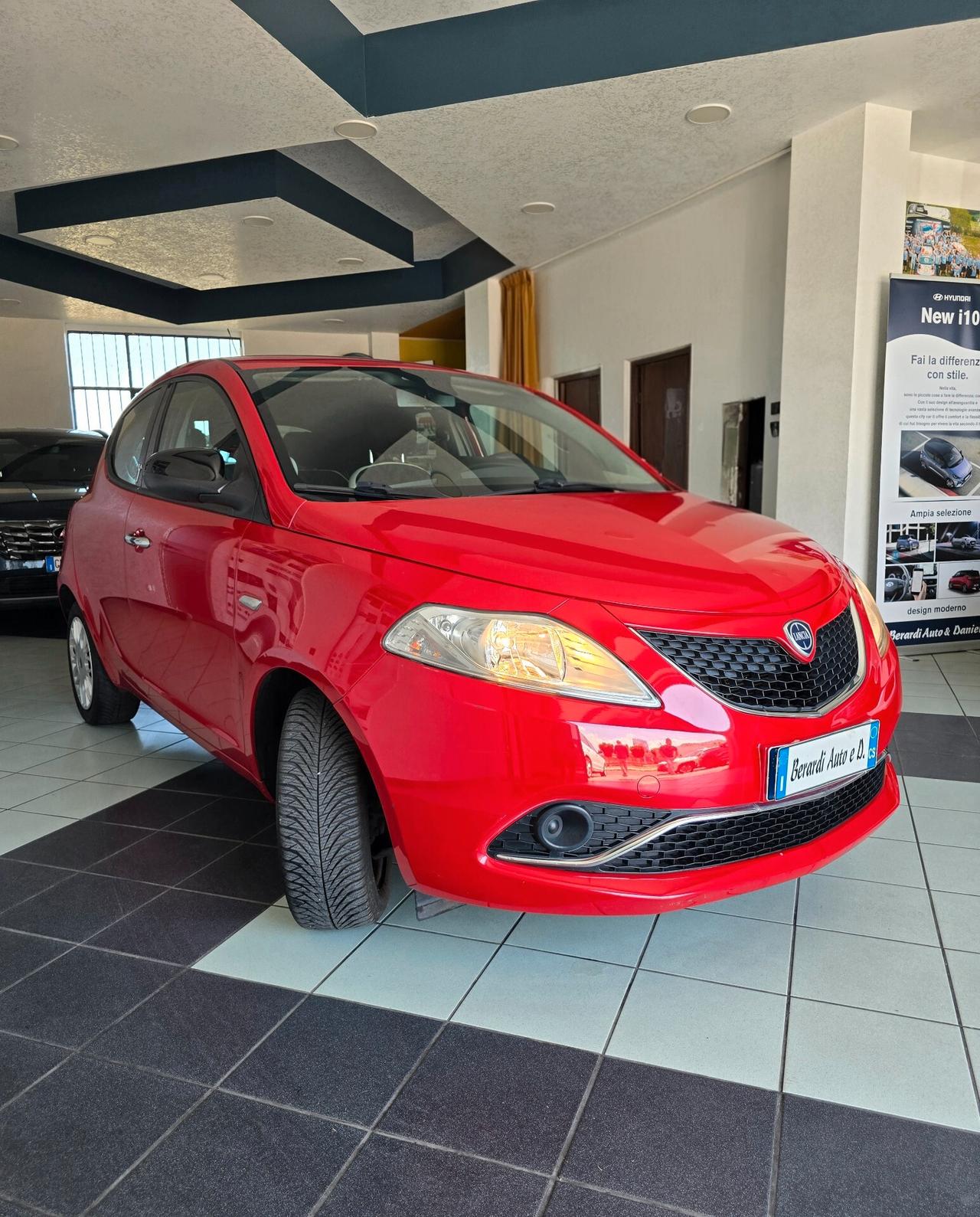 Lancia Ypsilon 1.2 69 CV 5 porte Platinum