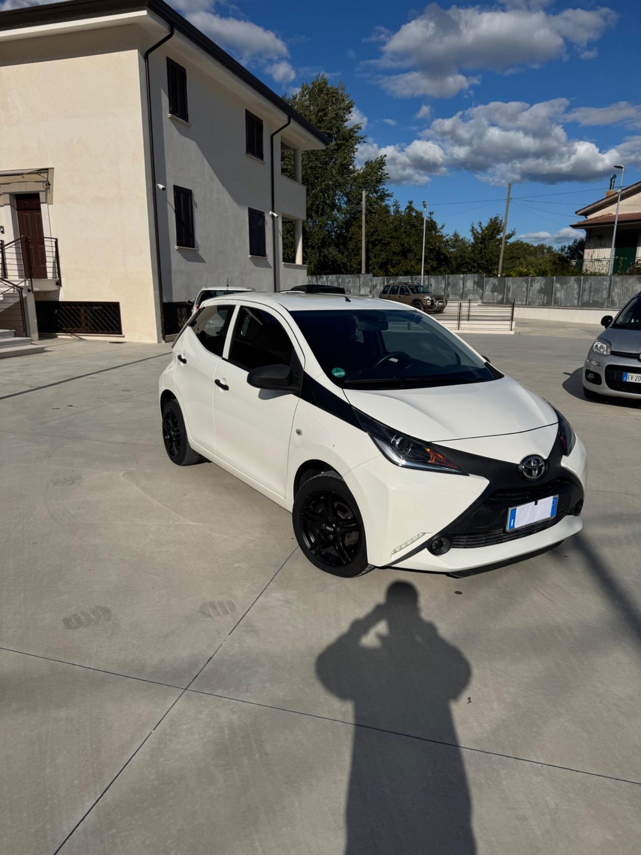 Toyota Aygo 1.0 VVT-i 69 CV 5 porte x-cite TSS MMT