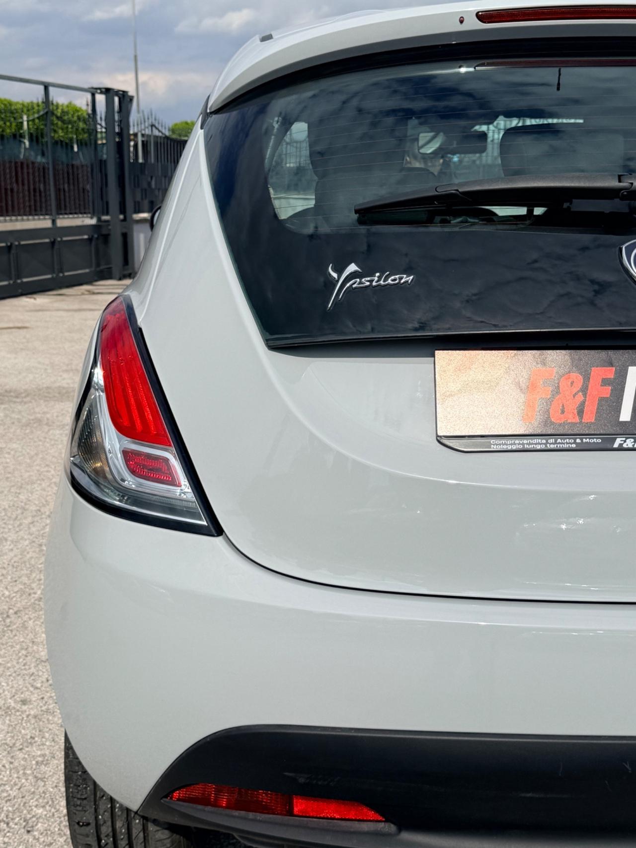 Lancia Ypsilon 1.2 69 CV 5 porte GPL Ecochic Elefantino Blu