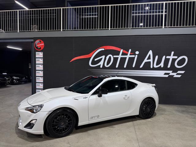 TOYOTA GT86 2.0 PERLA WHITE CERCHI IN SEDE